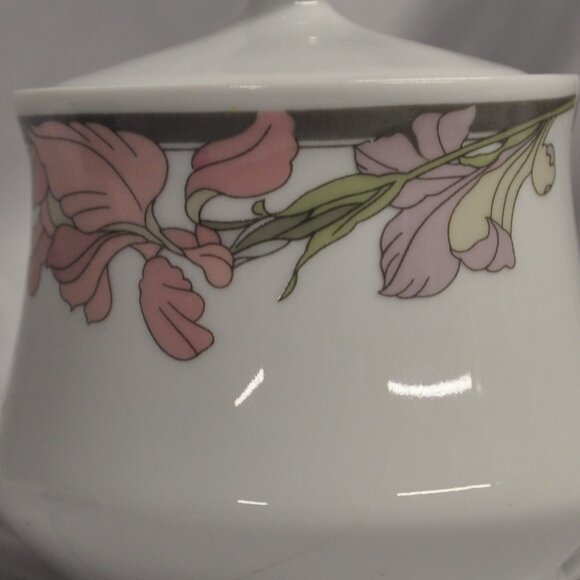 Silverie 12 oz vintage Iris sugar bowl with lid porcelain? (219w) - Picture 3 of 12